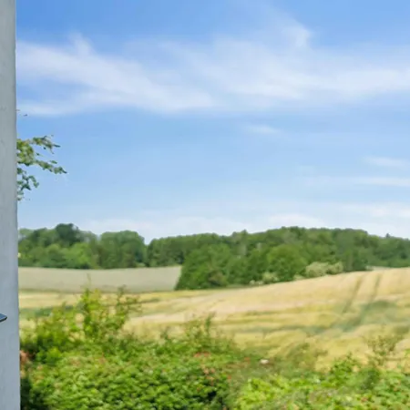 Lovely In Idyllic Surroundings 펜션 론네