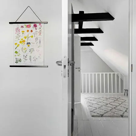 Lovely In Idyllic Surroundings * 론네