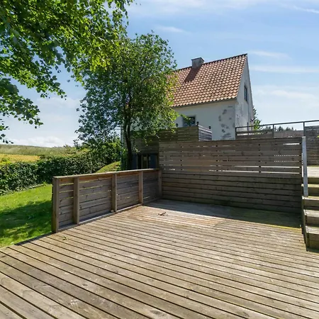 Lovely In Idyllic Surroundings 펜션 론네