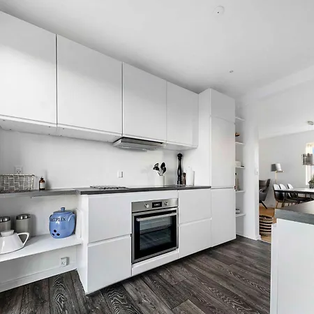 펜션 Lovely In Idyllic Surroundings 론네