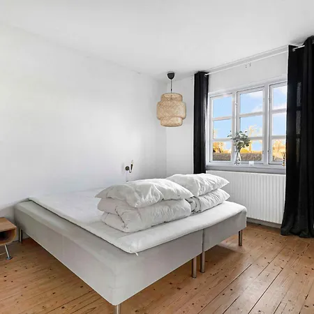 Lovely In Idyllic Surroundings *