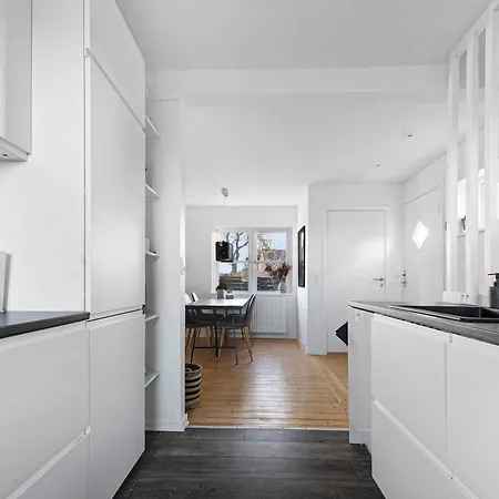 Lovely In Idyllic Surroundings * 론네