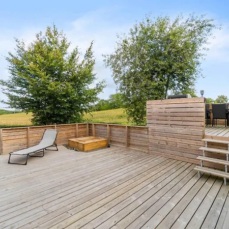 Lovely In Idyllic Surroundings * 론네