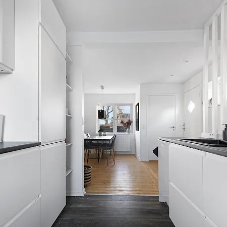 Lovely In Idyllic Surroundings *