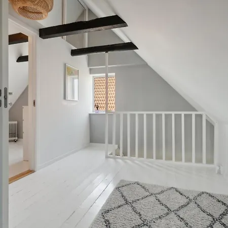 Lovely In Idyllic Surroundings *